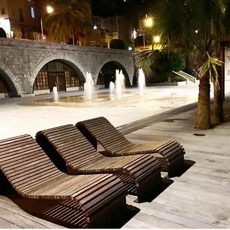 Apartment Le Victoria, 2p Moderne, Les Pieds Dans L'eau, Parking, Piscine Menton