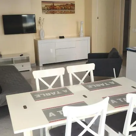 Le Victoria, 2p Moderne, Les Pieds Dans L'eau, Parking, Piscine Menton