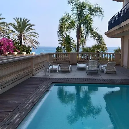 Le Victoria, 2p Moderne, Les Pieds Dans L'eau, Parking, Piscine * Mentona