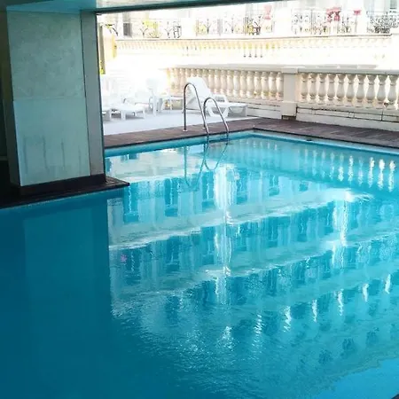 Le Victoria, 2p Moderne, Les Pieds Dans L'eau, Parking, Piscine Mentona