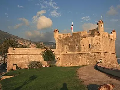 Le Victoria, 2p Moderne, Les Pieds Dans L'eau, Parking, Piscine Menton