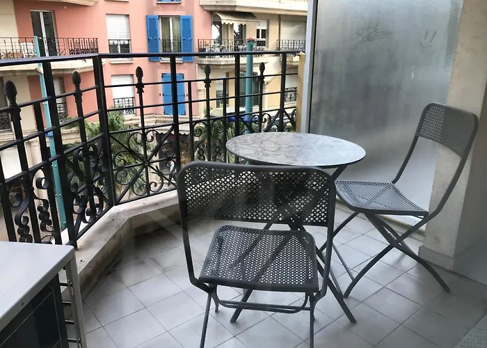 Appartement Le Victoria, 2p Moderne, Les Pieds Dans L'eau, Parking, Piscine Menton