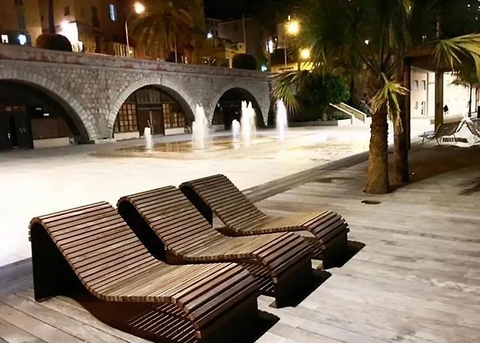 Apartment Le Victoria, 2p Moderne, Les Pieds Dans L'eau, Parking, Piscine Menton