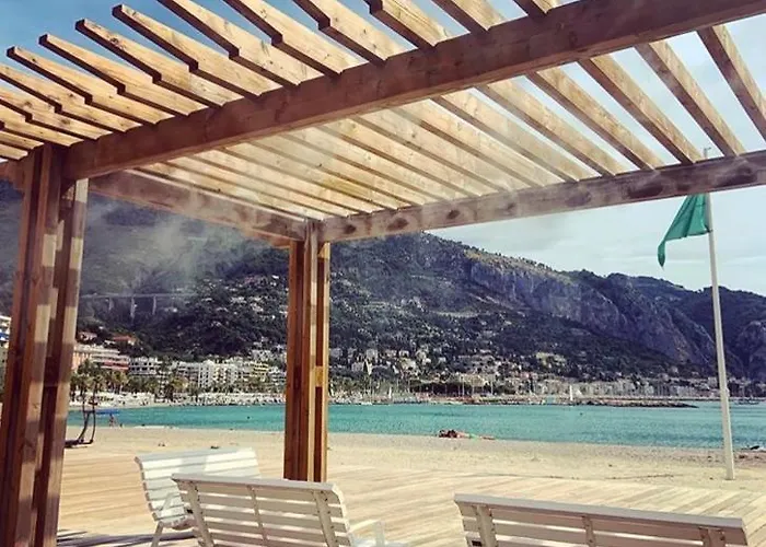 Le Victoria, 2p Moderne, Les Pieds Dans L'eau, Parking, Piscine Menton