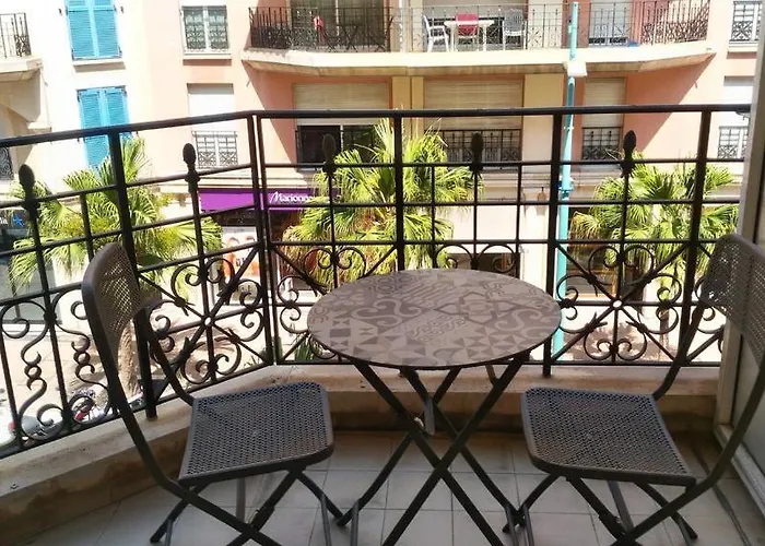 Apartment Le Victoria, 2p Moderne, Les Pieds Dans L'eau, Parking, Piscine Menton