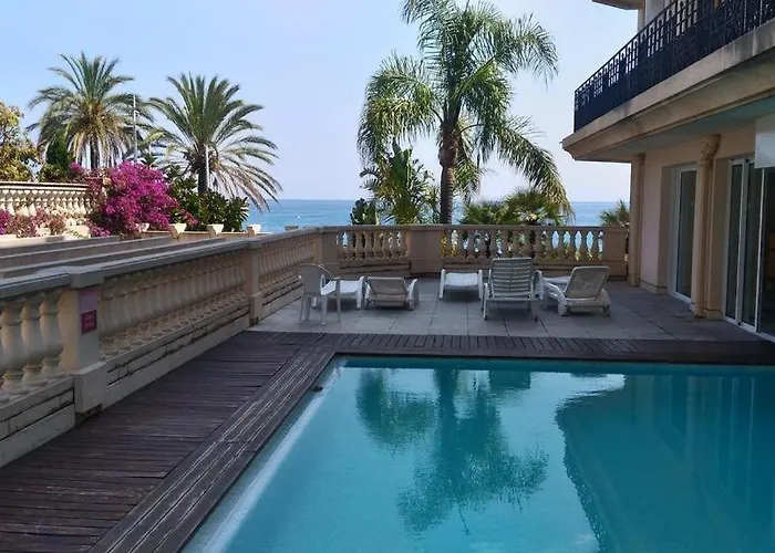 Le Victoria, 2p Moderne, Les Pieds Dans L'eau, Parking, Piscine * Menton