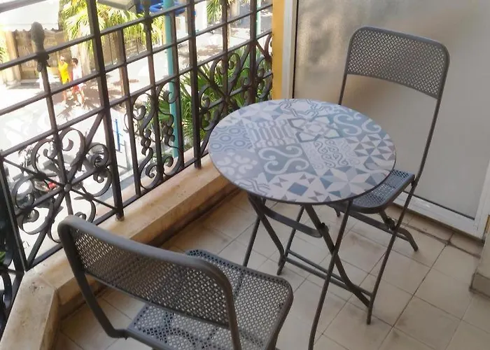 Le Victoria, 2p Moderne, Les Pieds Dans L'eau, Parking, Piscine * Menton